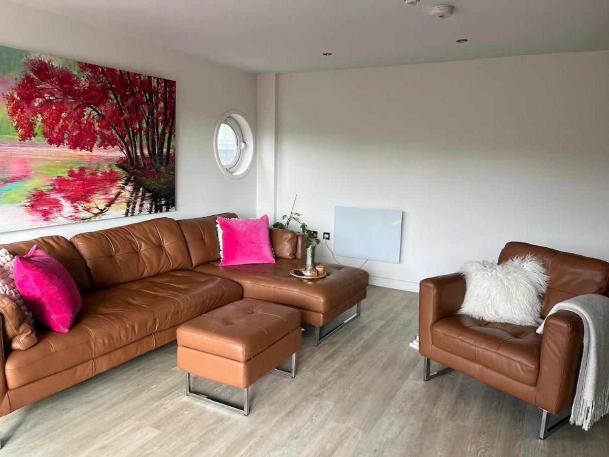 Stunning Waterfront Apartment Close To Cardiff Bay And Penarth With Parking Eksteriør bilde